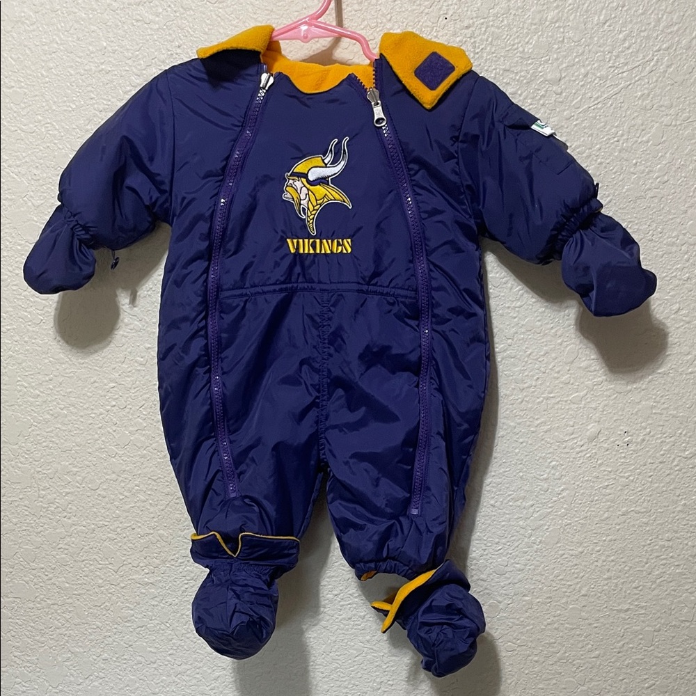 Minnesota Vikings Infants Reversible Snowsuit With Mittens And Booties.